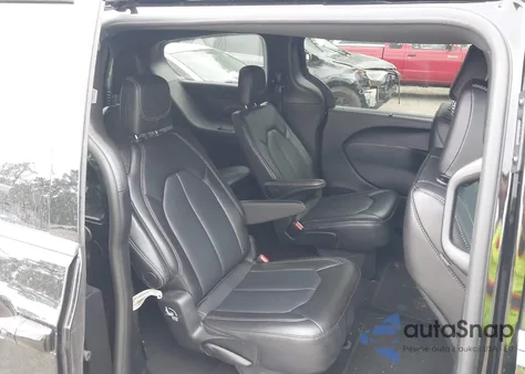 2025 Chrysler Pacifica Select z USA, uszkodzony, nr VIN 2C4RC1BG8SR552742